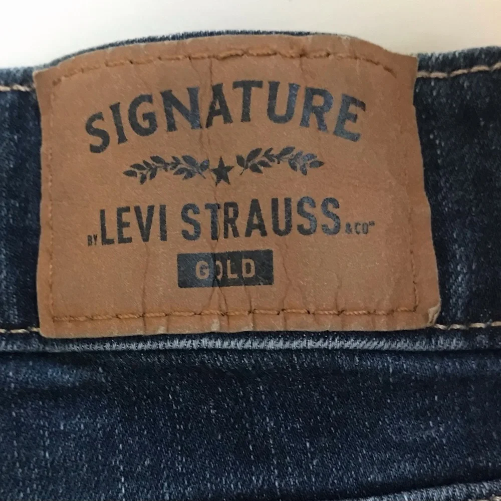 Signature Levi Straus Gold High Rise Jegging Jeans 9 - 29 Five Pocket